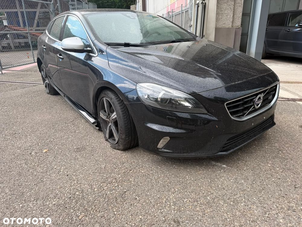 Volvo V40 D2 R-Design - 4