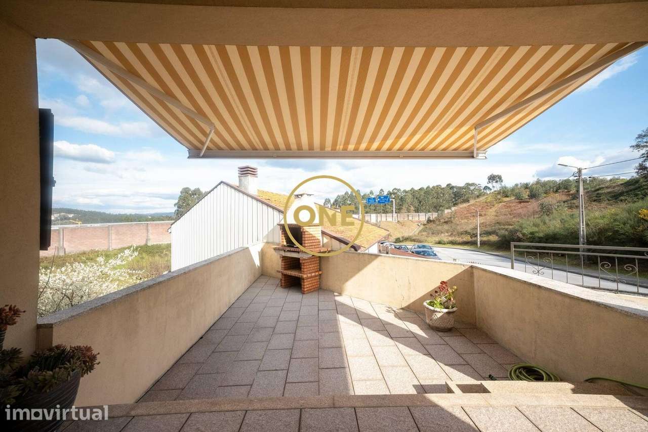 Moradia Bi-Familiar Isolada | Paços de Ferreira | 495.000,00€ - Grande imagem: 2/28