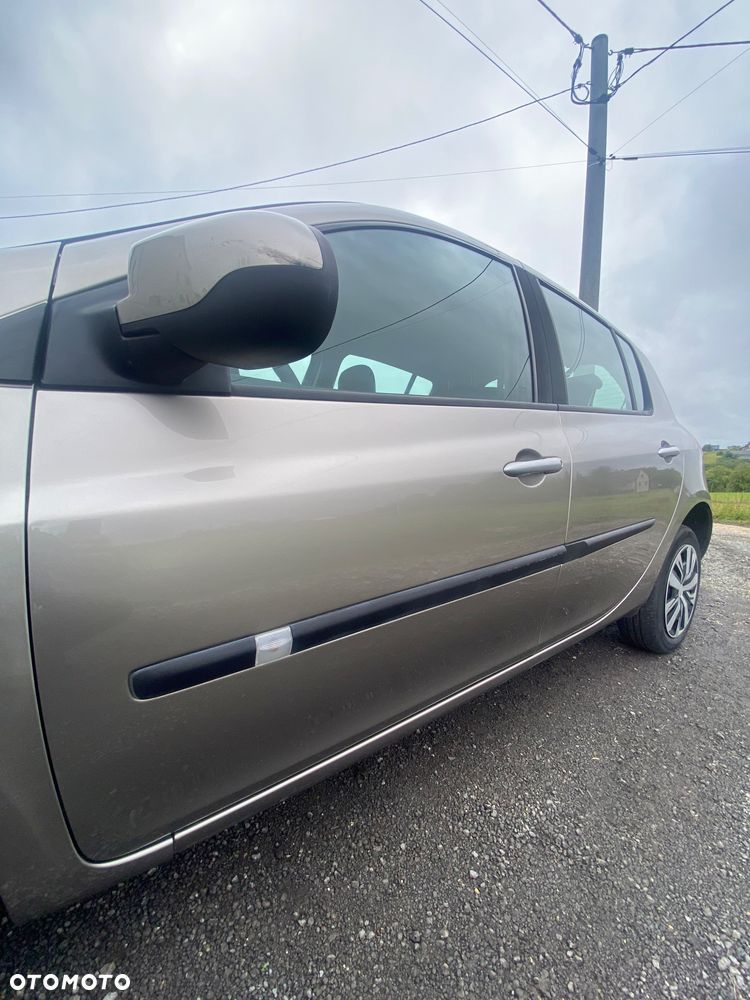 Renault Clio - 26