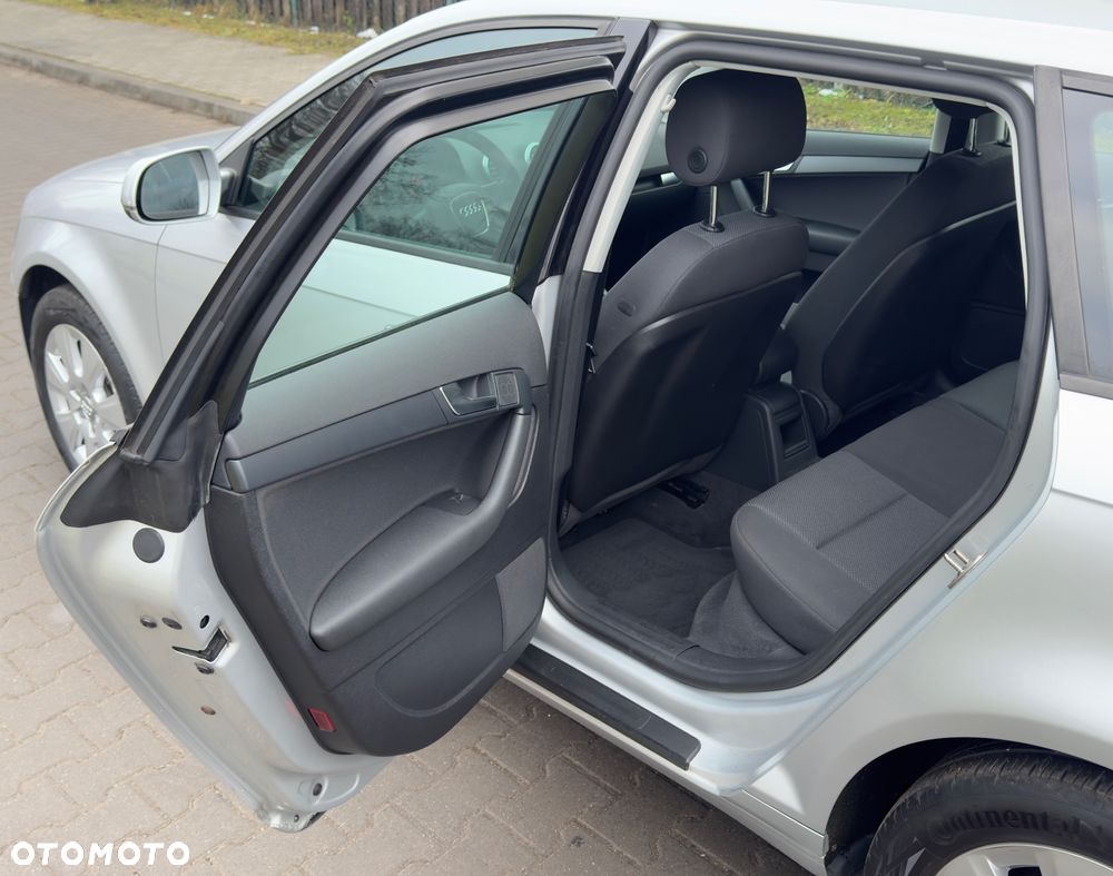 Audi A3 Sportback 1.6 TDI DPF Ambiente - 16