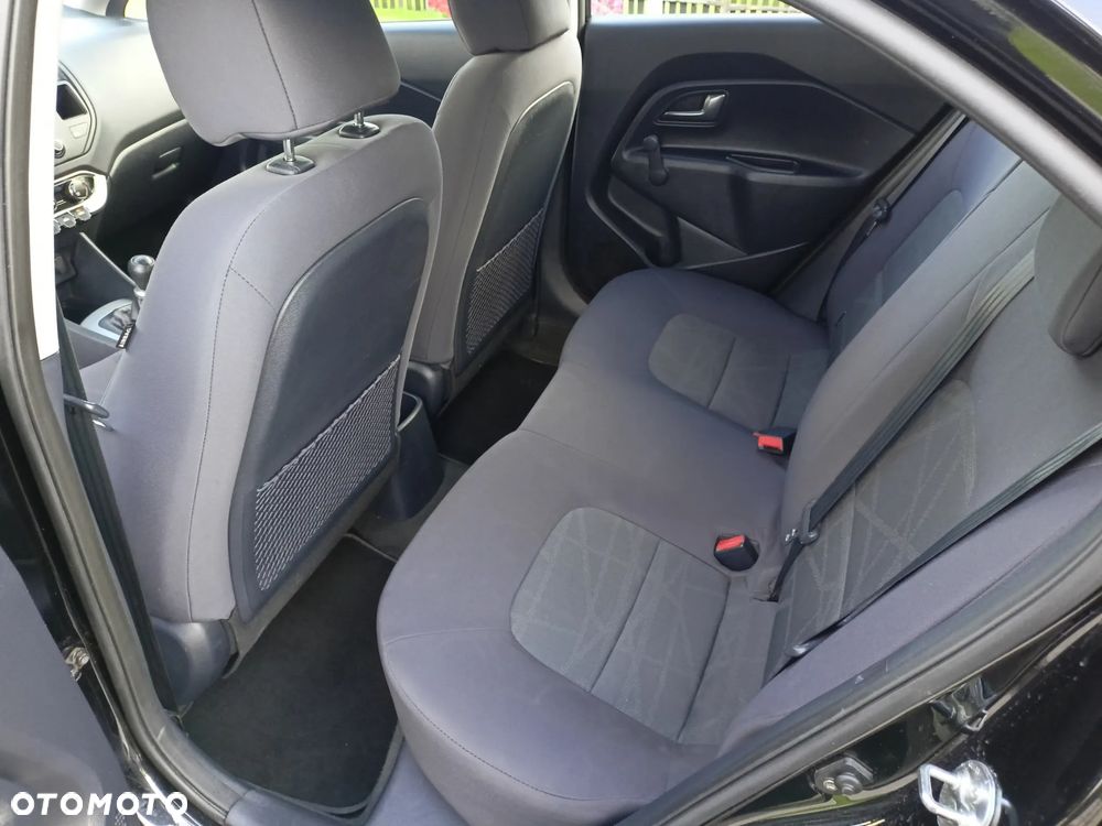 Kia Rio - 12