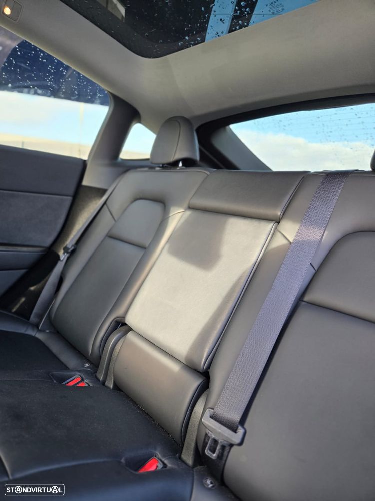 Tesla Model Y Long Range Dual Motor AWD - 9