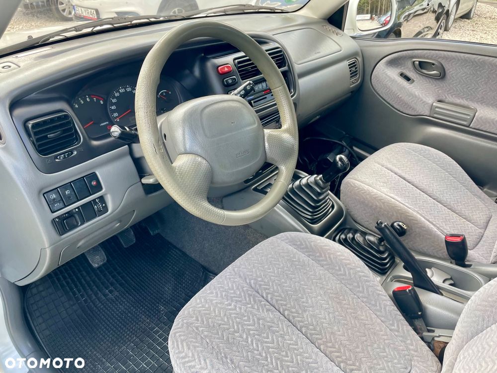 Suzuki Grand Vitara 2.0 Club - 5