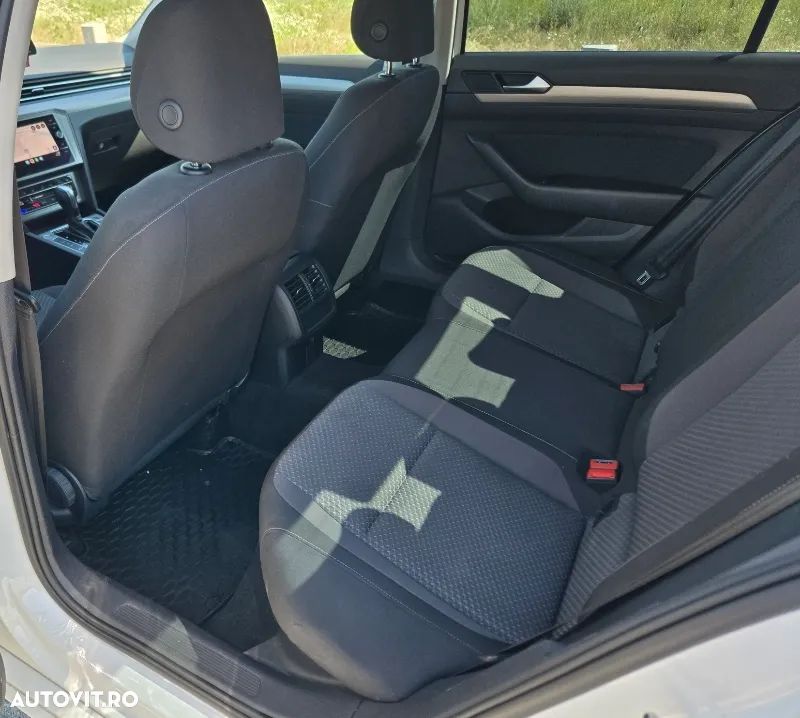 Volkswagen Passat 2.0 TDI DSG Comfortline - 12