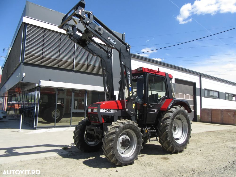 Case IH 4240 cu incarcator frontal - 1