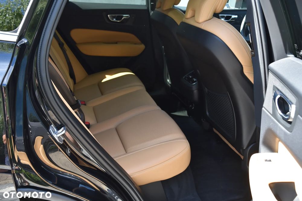 Volvo XC 40 T5 AWD Geartronic Momentum Pro - 24