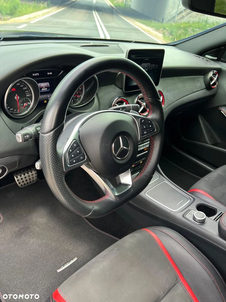 Mercedes-Benz CLA 250 4Matic 7G-DCT Sport - 22