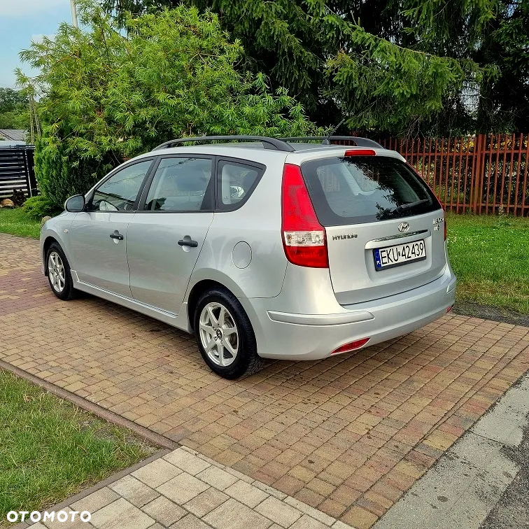 Hyundai i30 1.4 Base + - 10