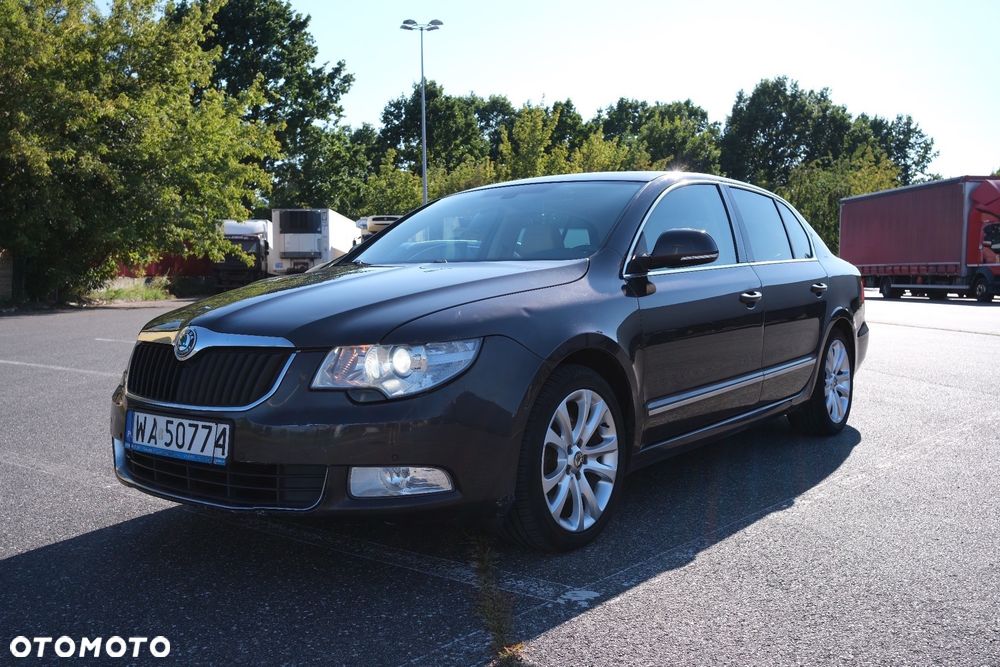 Skoda Superb 2.0 TDI Elegance DSG - 2