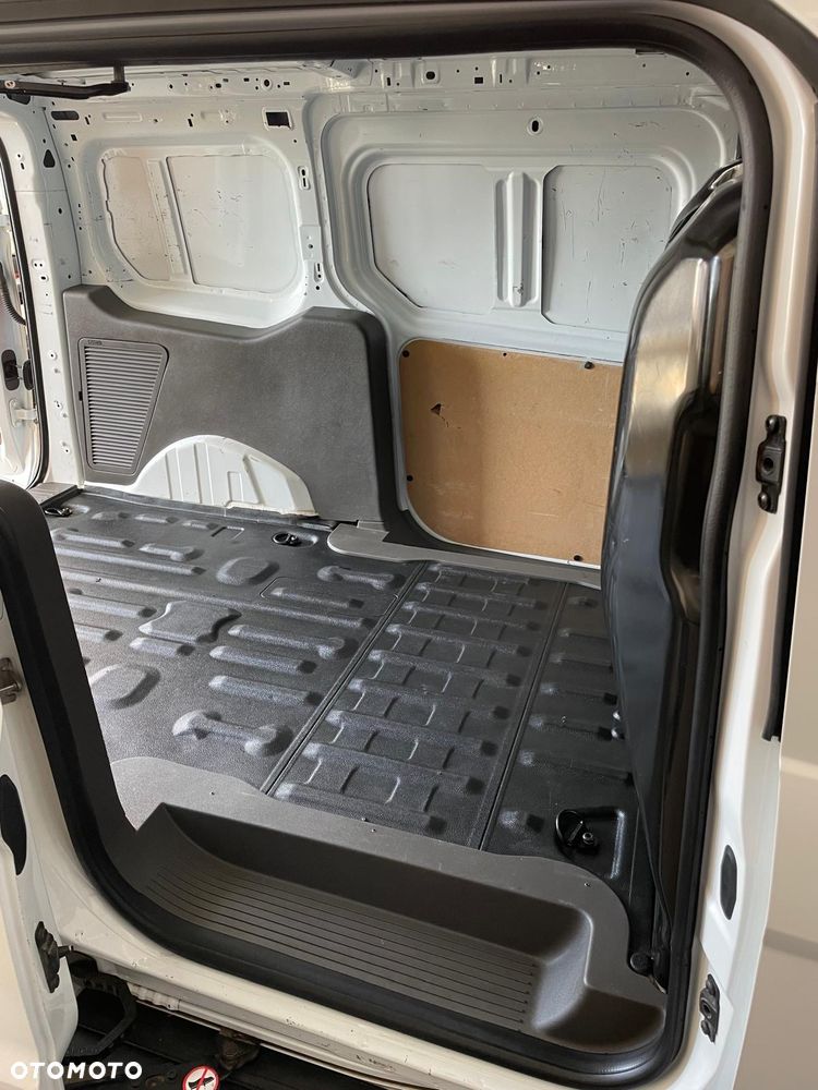 Ford Transit Connect trend - 17