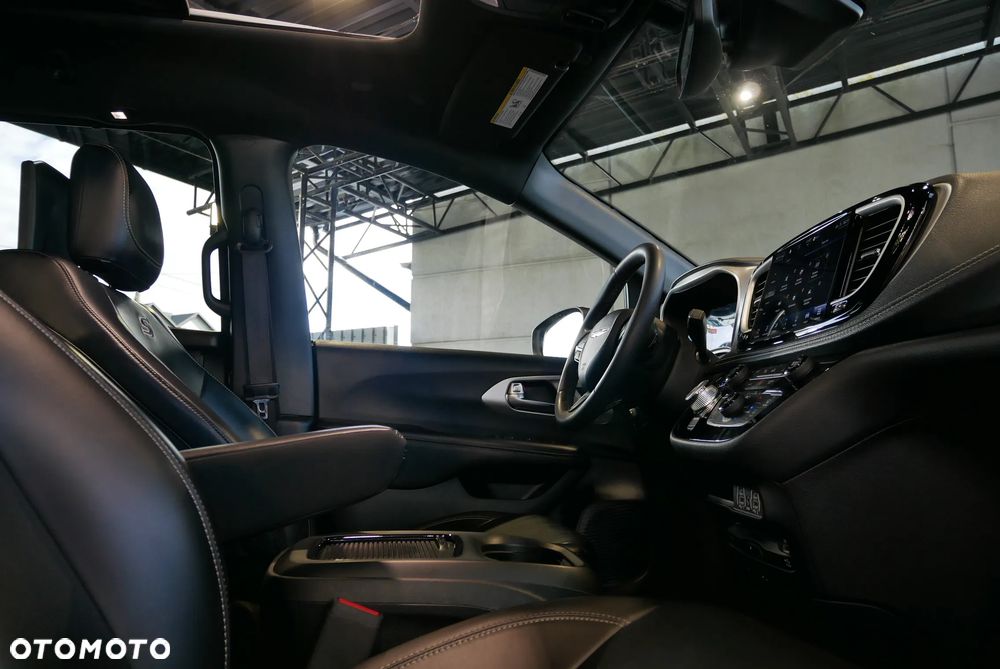 Chrysler Pacifica - 27