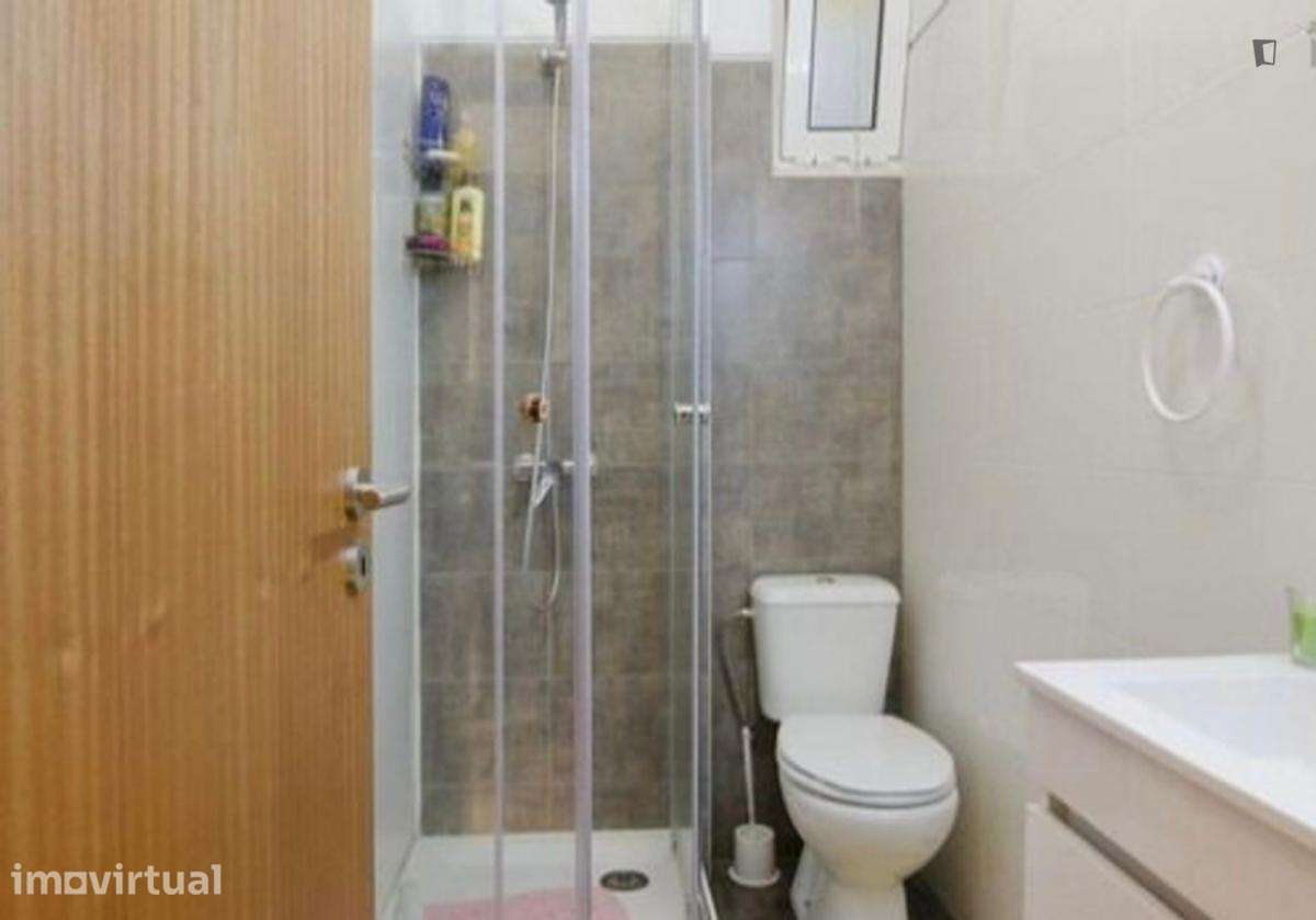 Quarto - localizado em Entrecampos Lisbon - Grande imagem: 2/8