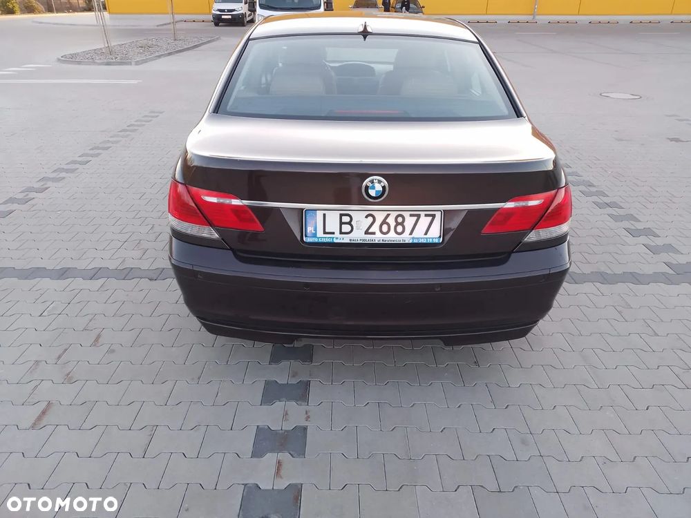BMW Seria 7 745i - 4
