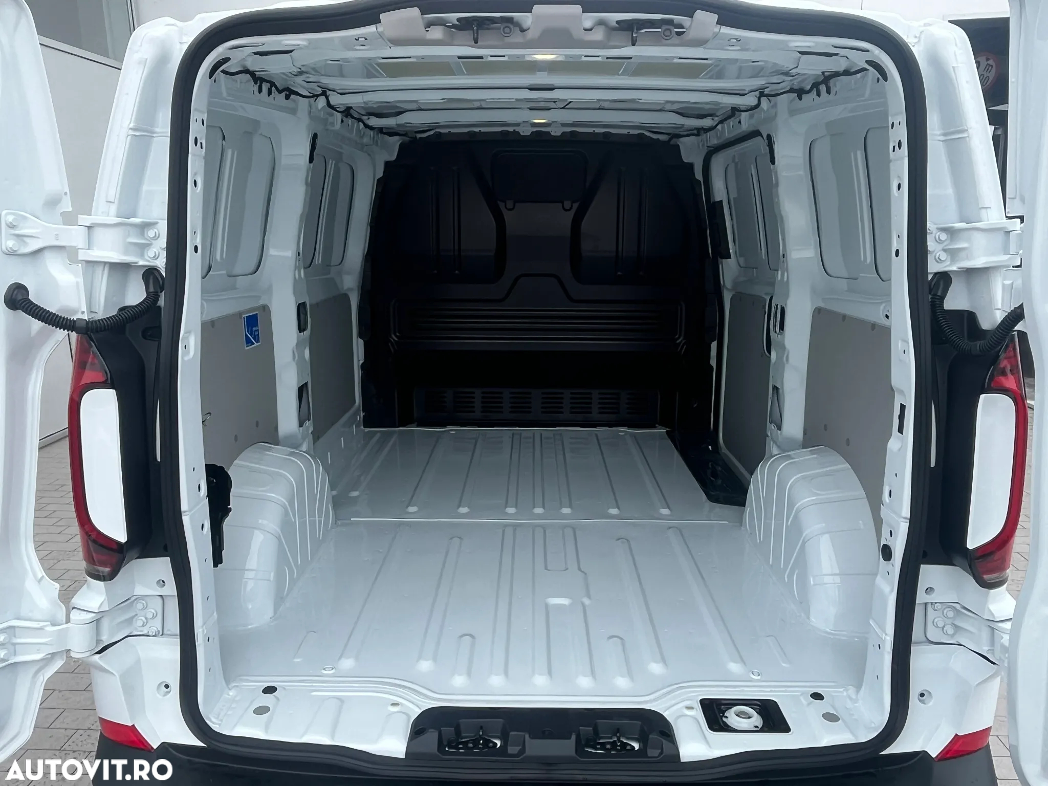 Volkswagen Transporter - 11