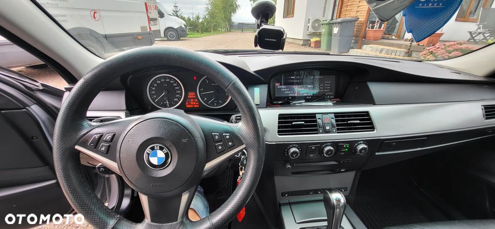 BMW Seria 5 525d Touring - 6