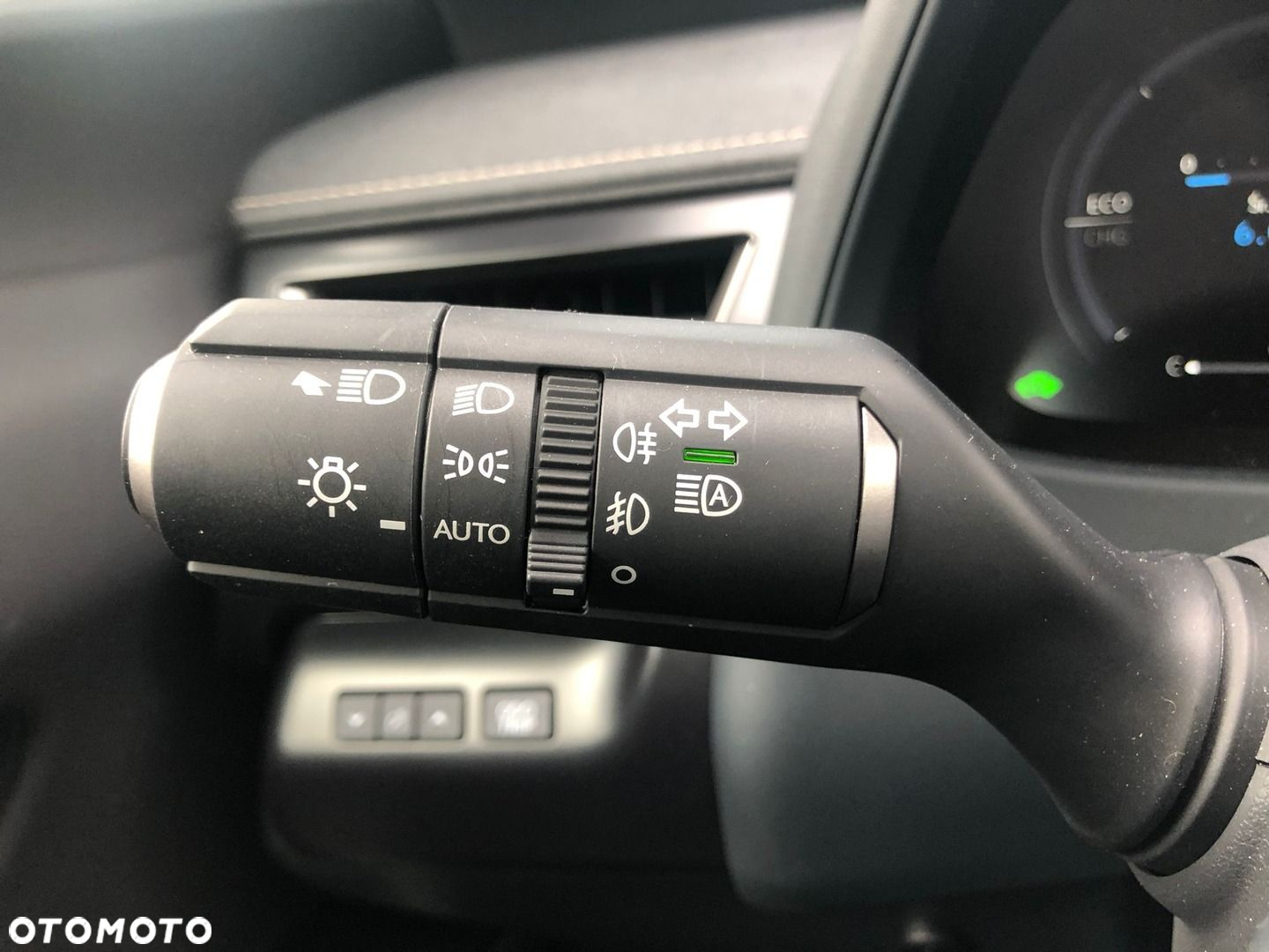 Lexus UX - 34