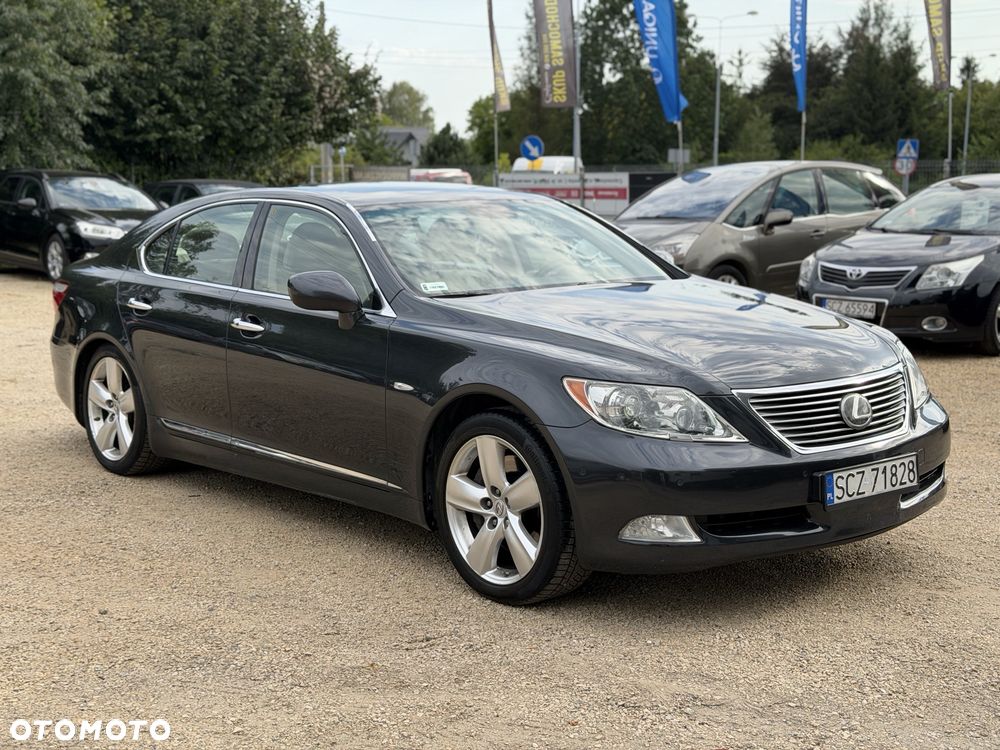 Lexus LS