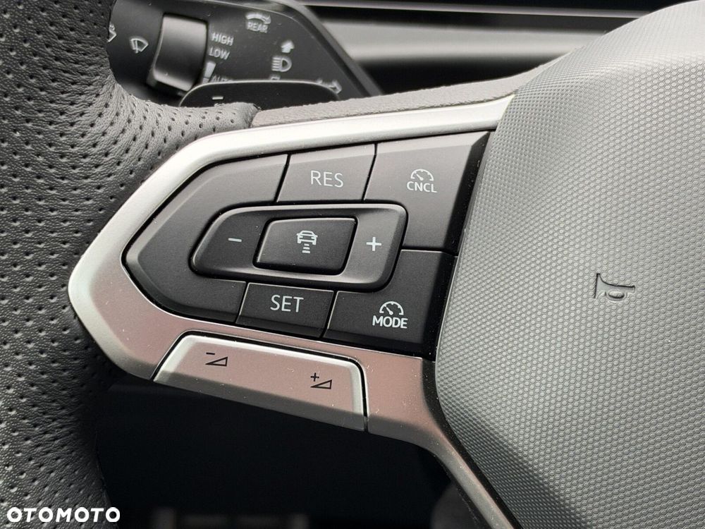 Volkswagen T-Roc 1.5 eTSI R-Line DSG - 19