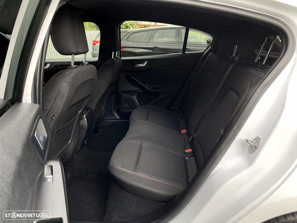Ford Focus 1.0 EcoBoost MHEV ST-Line - 31
