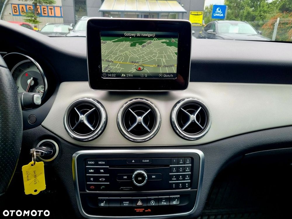 Mercedes-Benz GLA 200 7G-DCT - 19