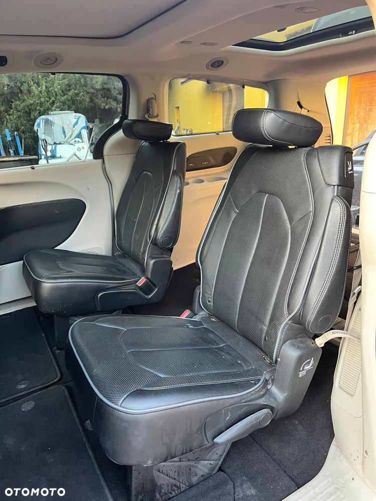 Chrysler Pacifica - 22