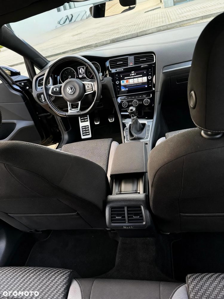 Volkswagen Golf - 27