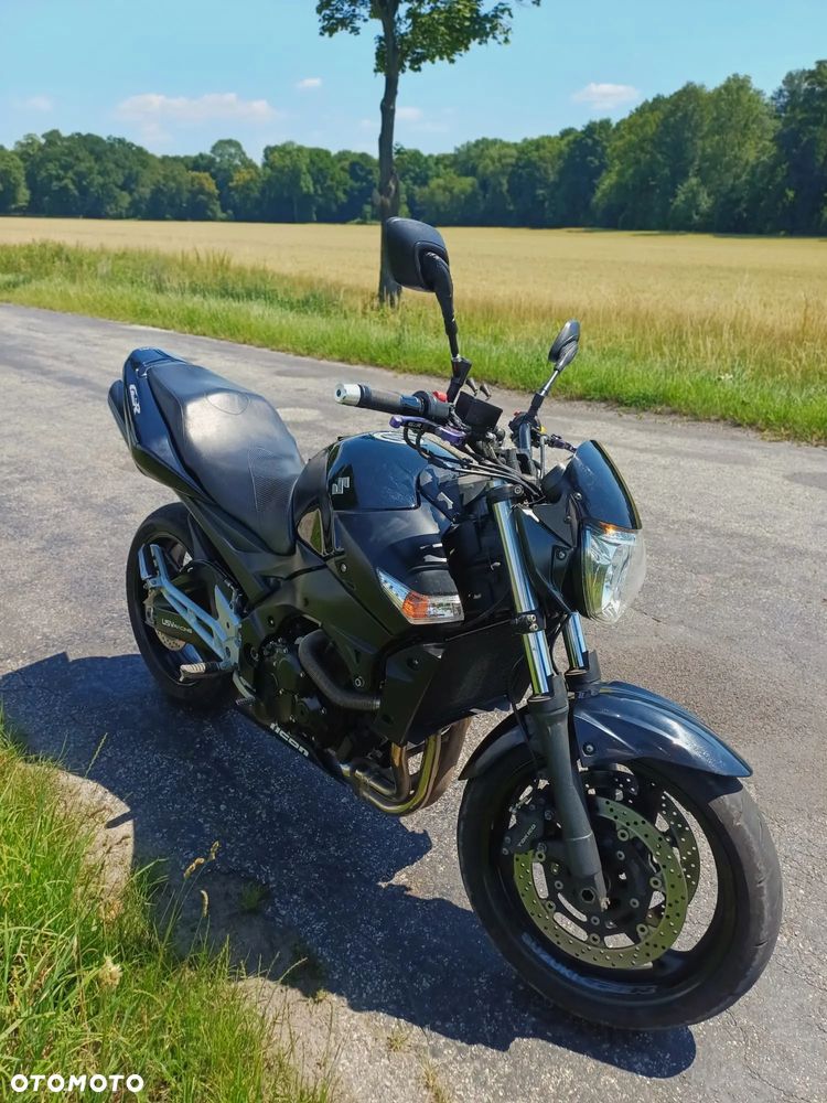 Suzuki GSR - 5