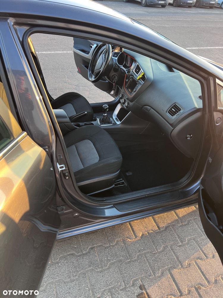 Kia Ceed - 8