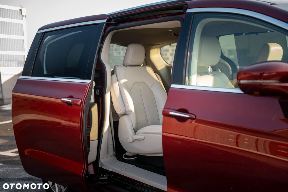 Chrysler Pacifica - 21