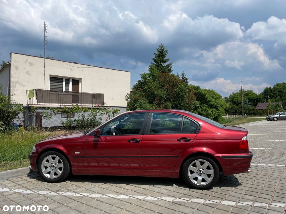 BMW Seria 3 318i - 5