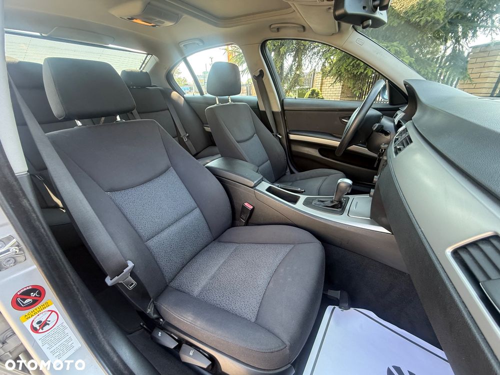 BMW Seria 3 325i - 28