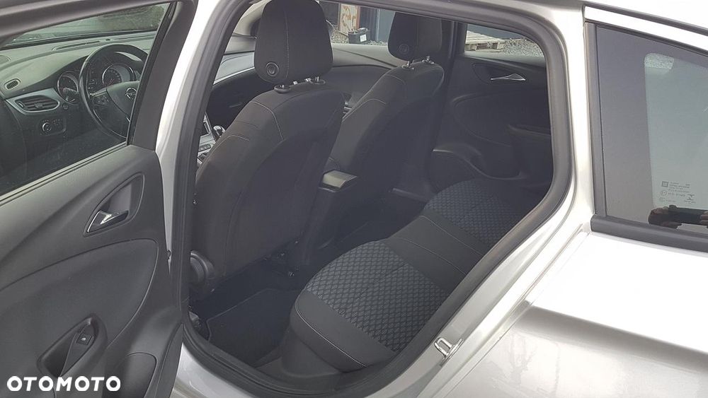 Opel Astra 1.6 CDTI Essentia - 24