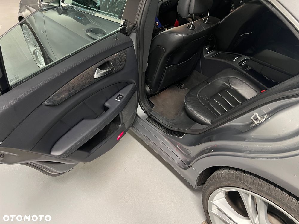Mercedes-Benz CLS 350 CDI DPF BlueEFFICIENCY 7G-TRONIC Edition 1 - 24