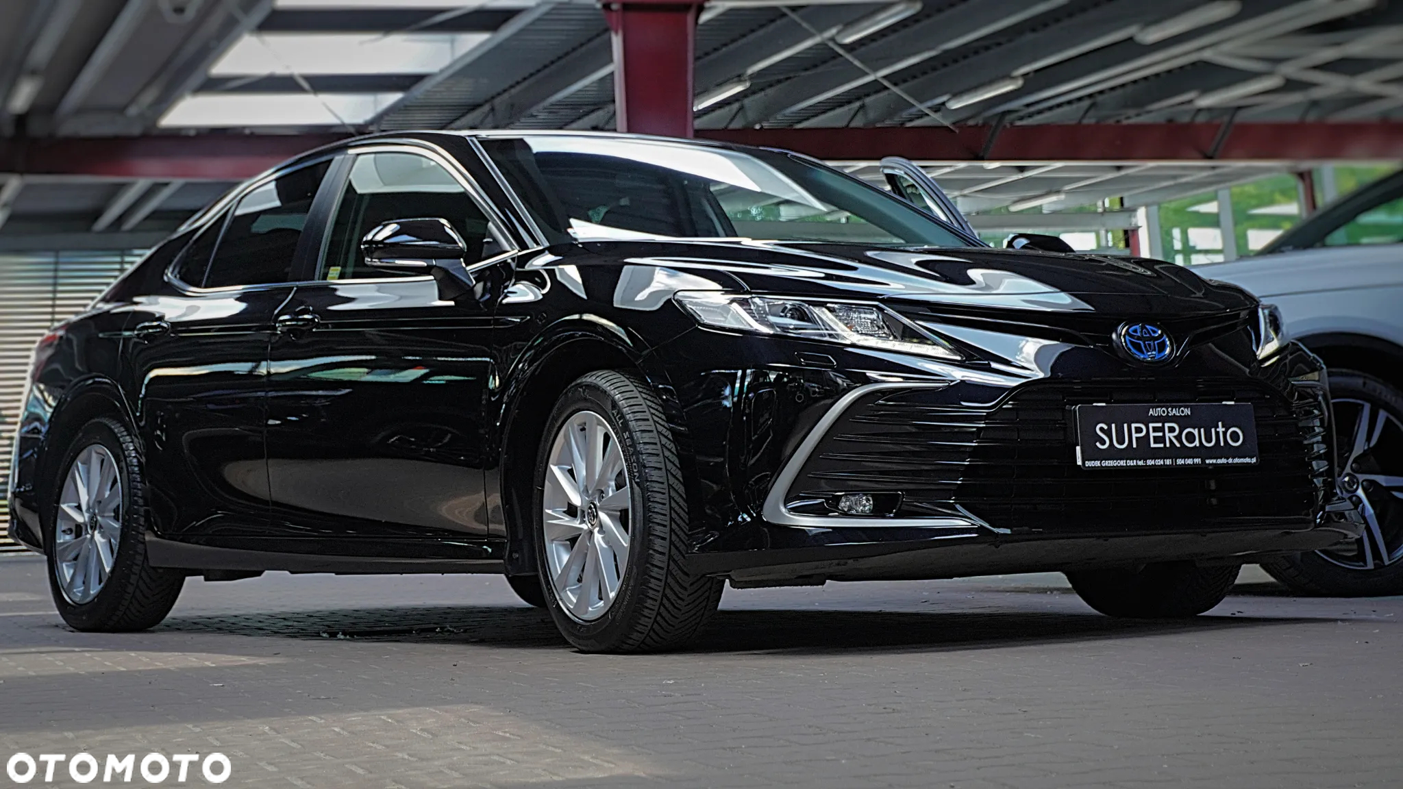 Toyota Camry 2.5 Hybrid Comfort CVT - 2