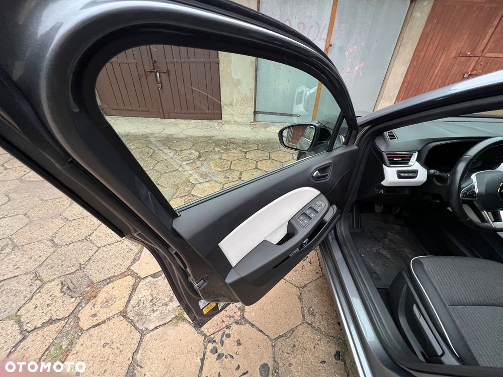 Renault Clio - 23
