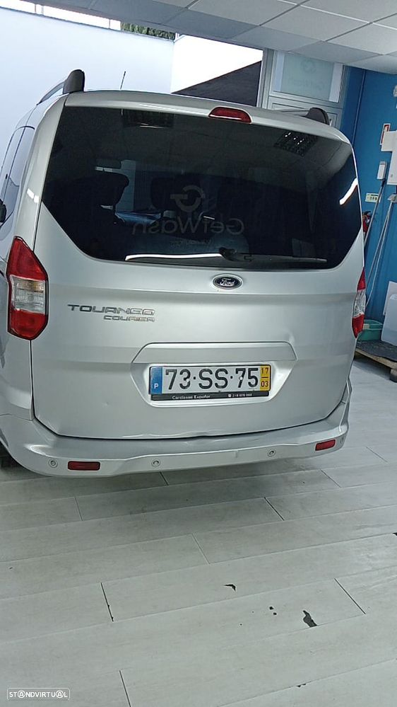 Ford Tourneo Courier 1.5 TDCi Titanium - 4