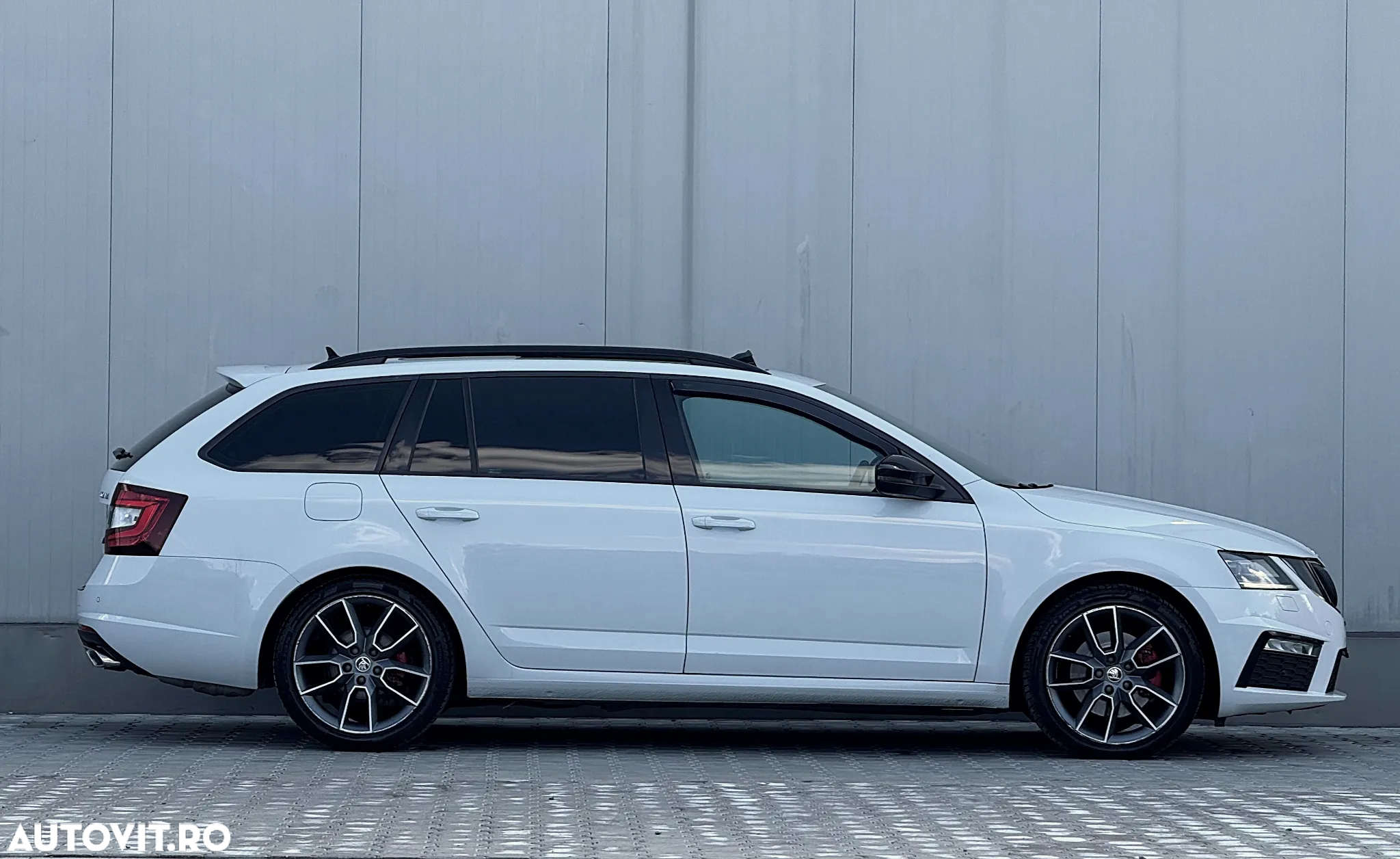 Skoda Octavia 2.0 TDI DSG RS - 9