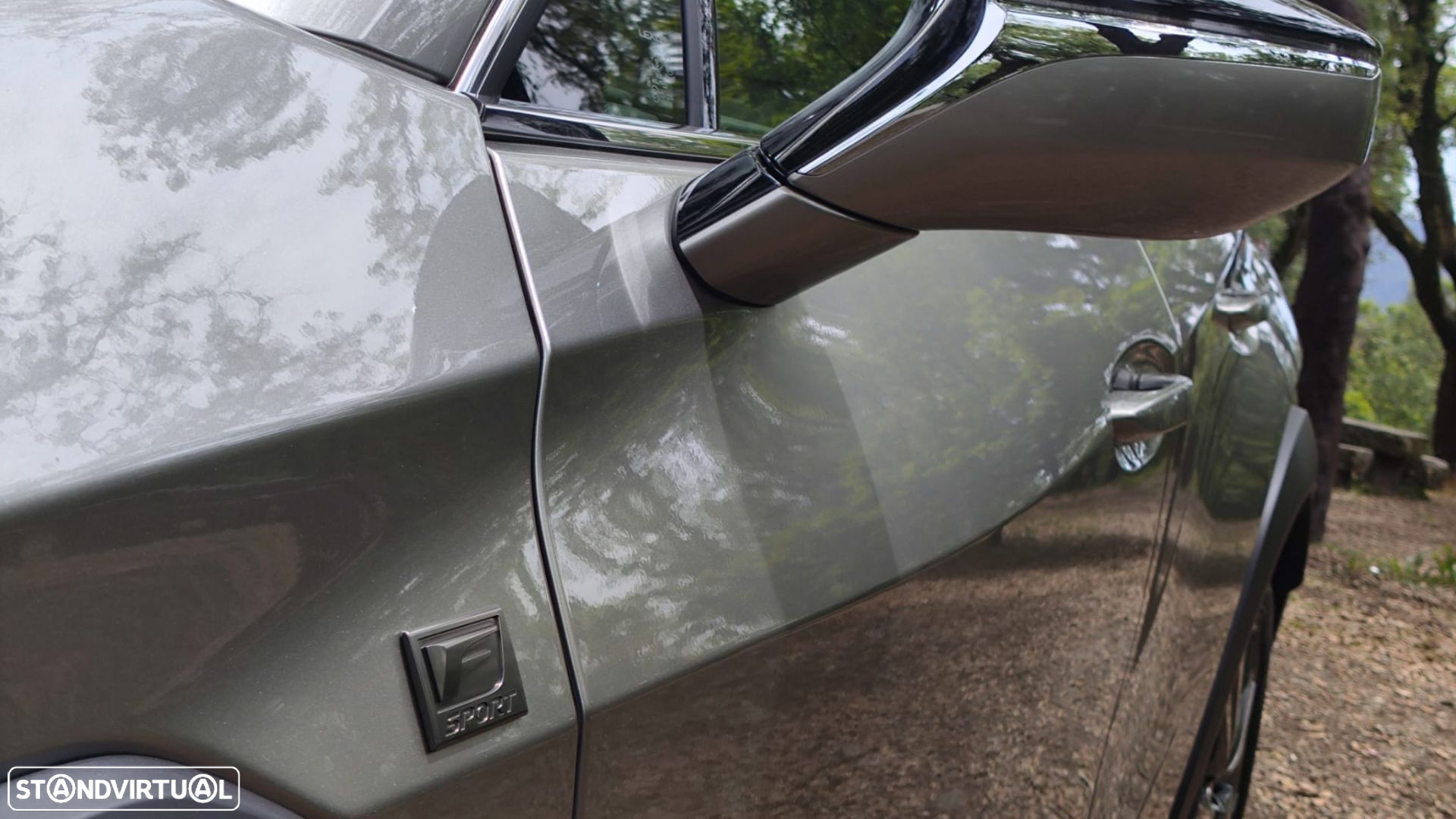 Lexus ux-250h Sport - 20