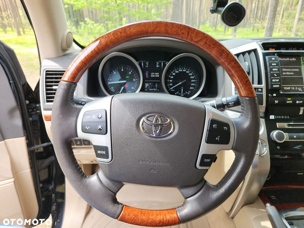 Toyota Land Cruiser - 16