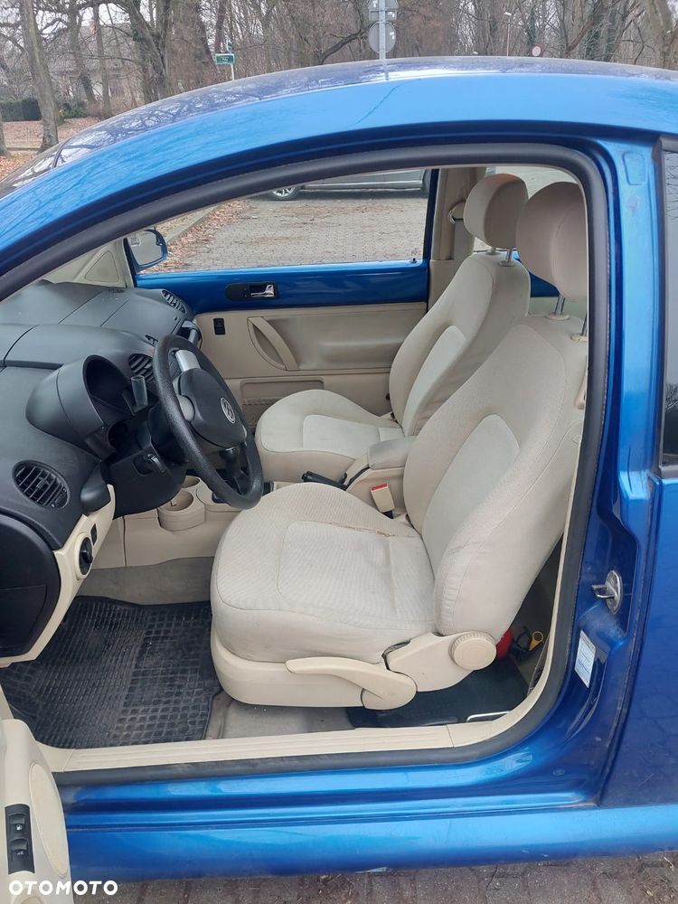 Volkswagen New Beetle - 4