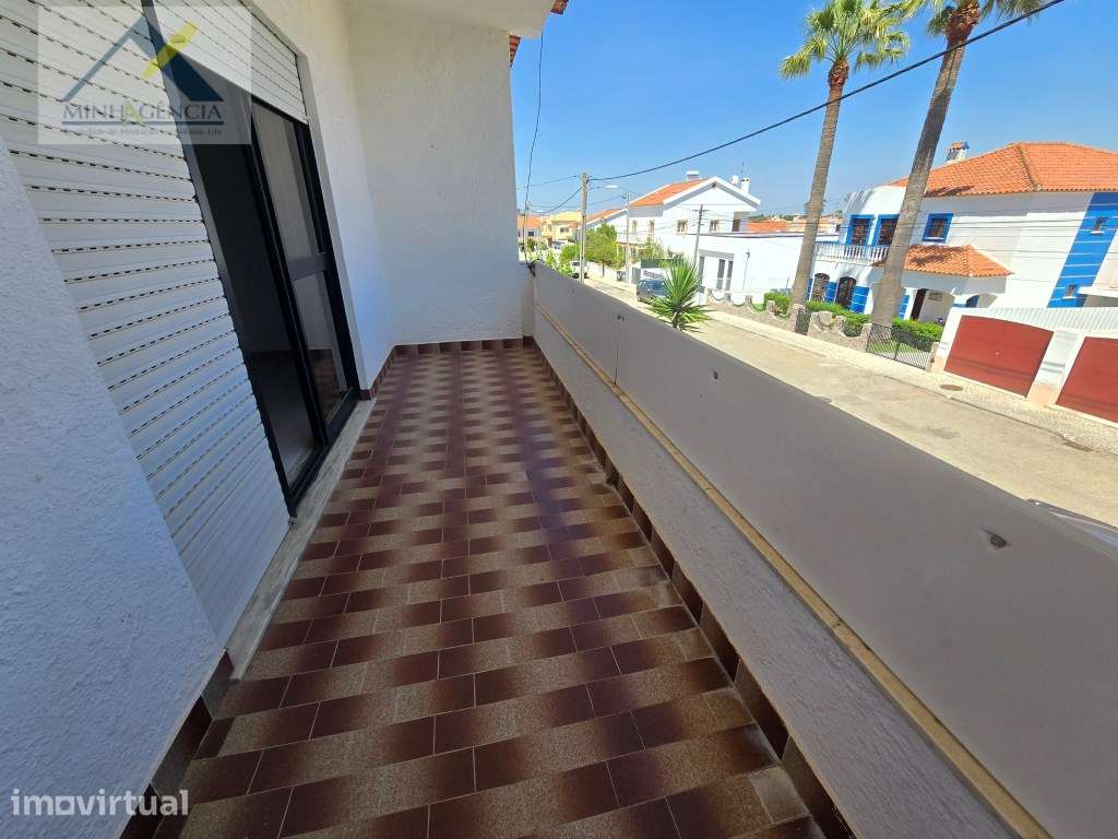 Andar de moradia T2 com garagem no Bairro Padre Nabeto em Palmela - Grande imagem: 3/14