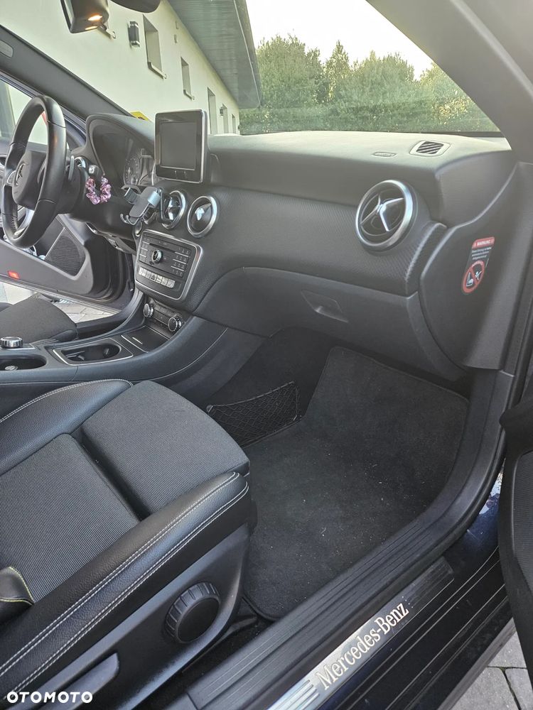 Mercedes-Benz Klasa A 220 4Matic 7G-DCT - 12