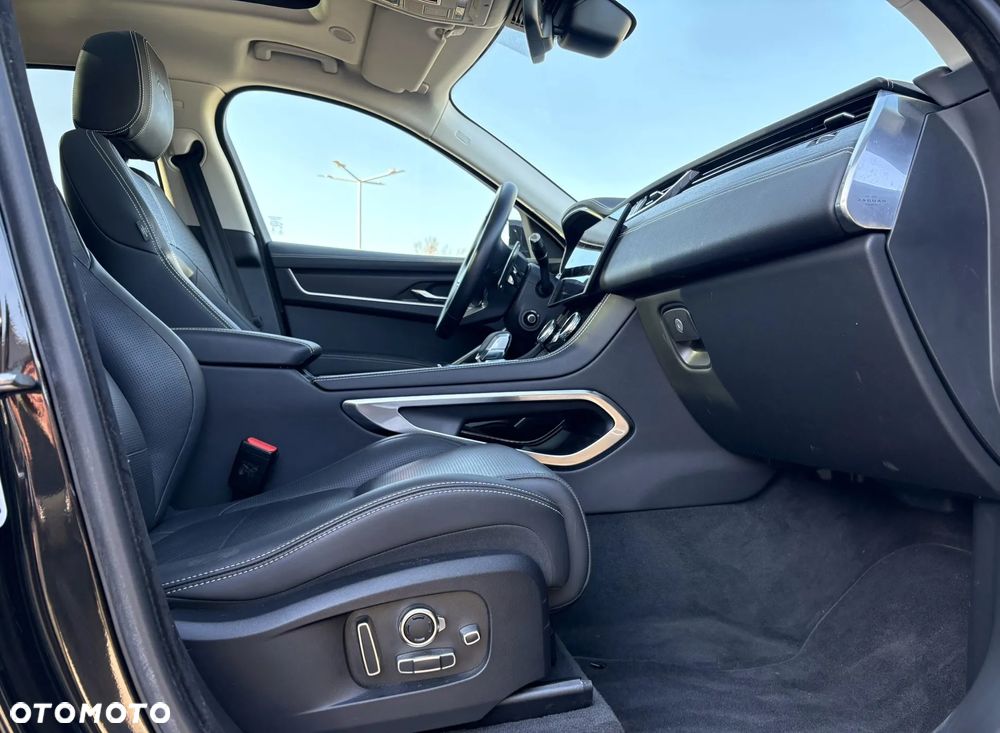 Jaguar F-Pace 3.0 P400 mHEV AWD R-Dynamic Black - 31