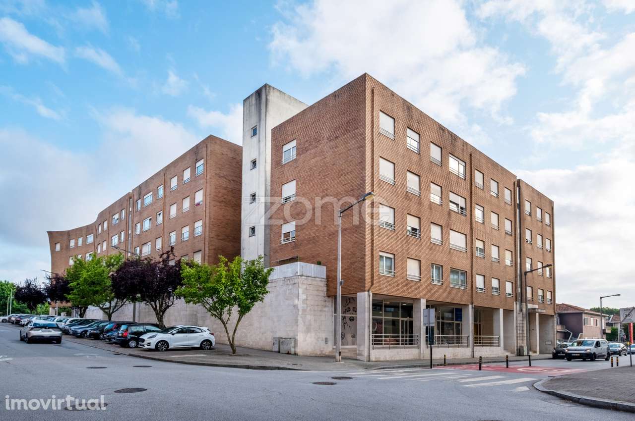 Apartamento T4 com garagem e arrumos - São Mamede de Infesta - Grande imagem: 2/26