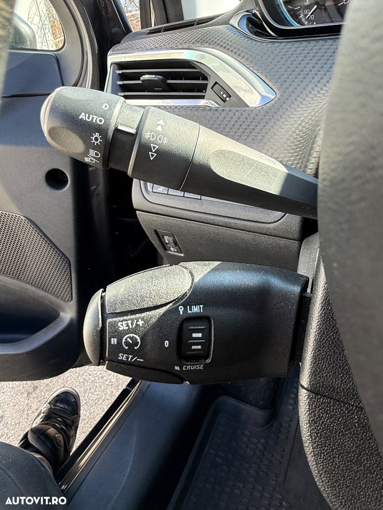 Peugeot 2008 BlueHDi FAP 120 STOP & START EAT6 Allure - 12