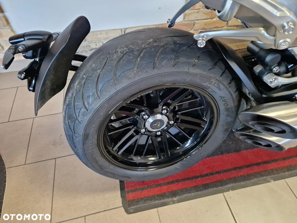 Triumph Rocket - 32