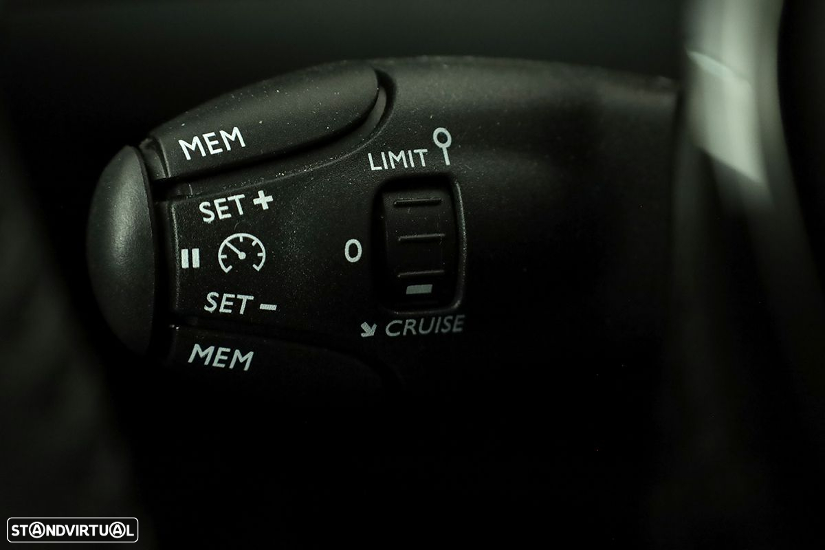 Peugeot 208 1.2 PureTech Allure - 18