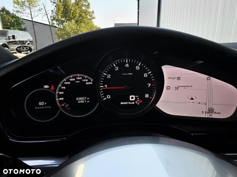 Porsche Panamera 4S - 34