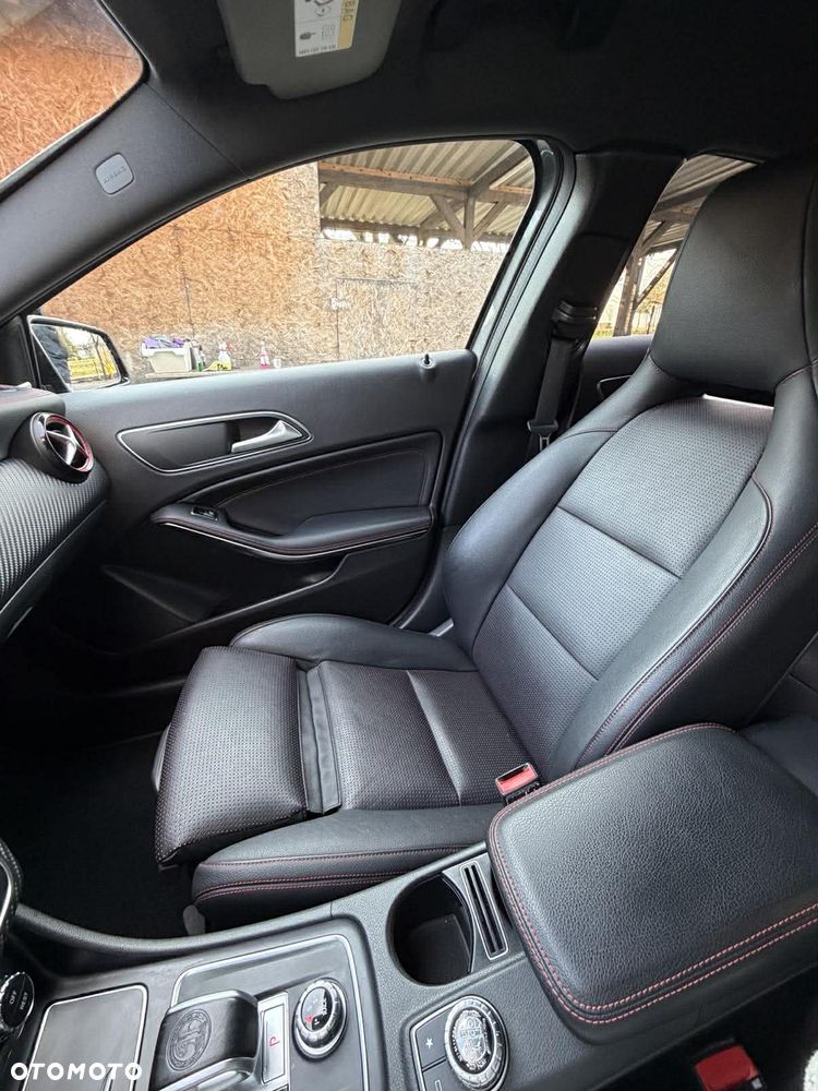 Mercedes-Benz Klasa A AMG 45 4Matic AMG Speedshift 7G-DCT - 23