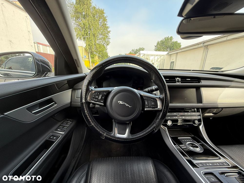 Jaguar XF 2.0 T Prestige - 8